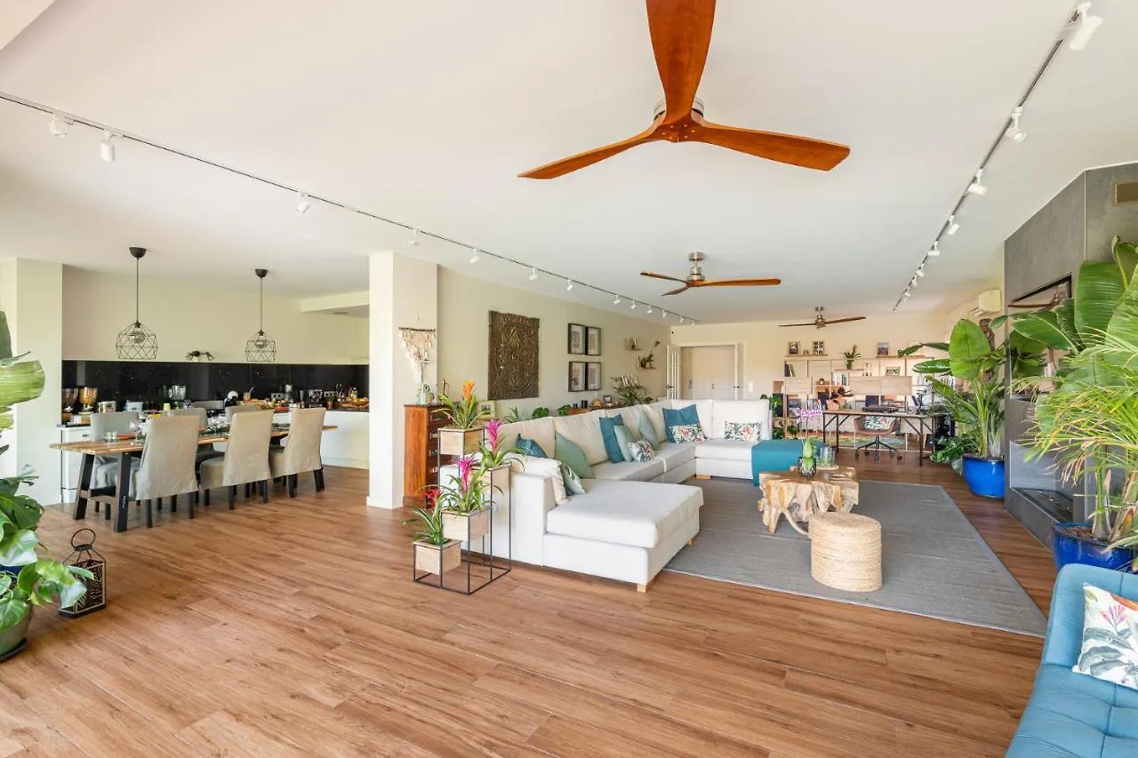 Barcelona'S Tropical Oasis Villa Sant Just Desvern