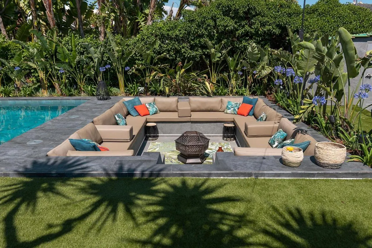 Barcelona'S Tropical Oasis Villa Sant Just Desvern